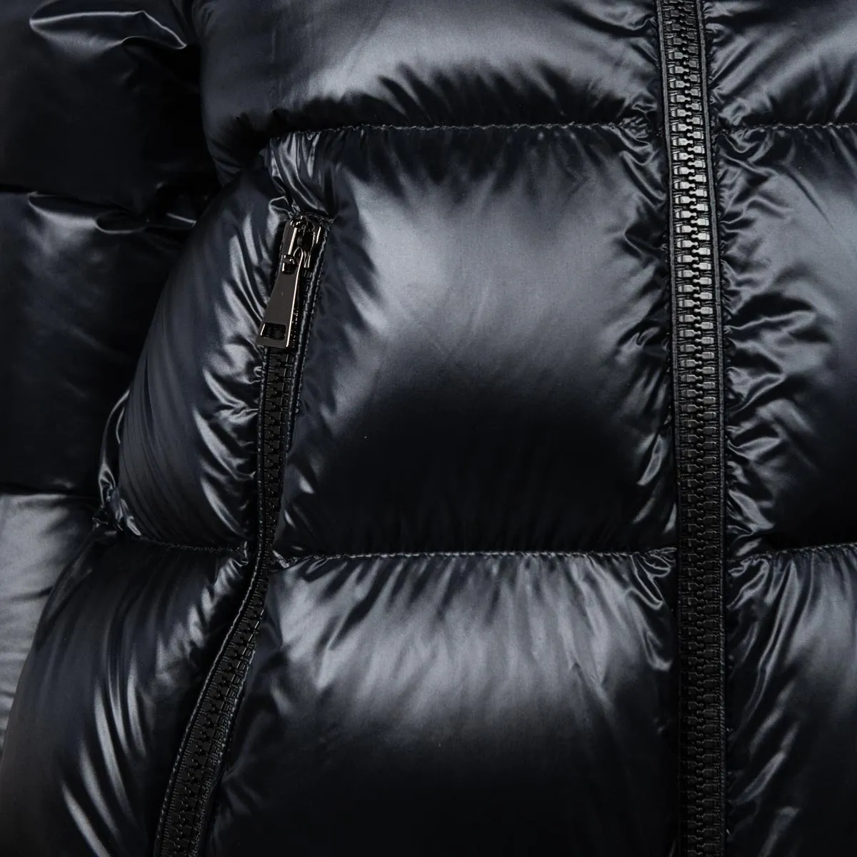 Moncler Black Quilted Serifur Fur Trim Hooded Down Parka Size S | 1